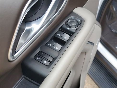 Used 2022 Chevrolet Suburban Z71 image 19