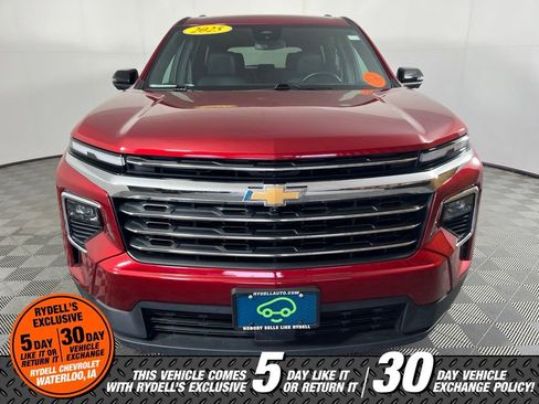 Used 2025 Chevrolet Traverse LT w/ Driver Confidence Package AWD/4WD image 12