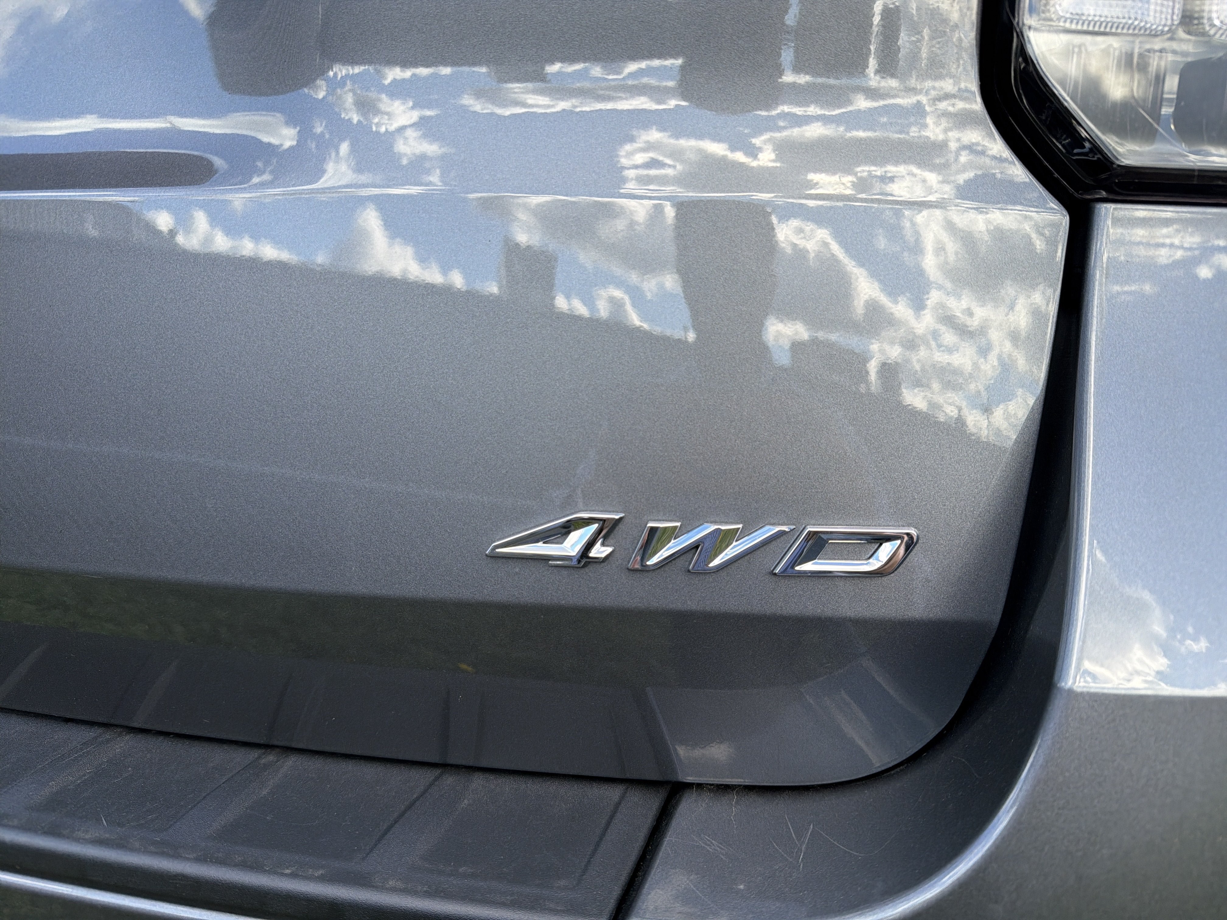 Used 2025 Ford Explorer Active AWD/4WD image 7