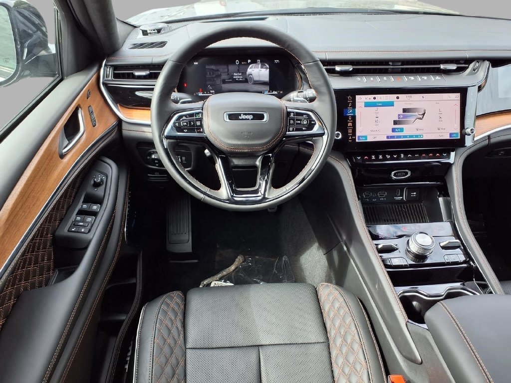 New 2027 Jeep Grand Cherokee L Summit AWD/4WD image 4