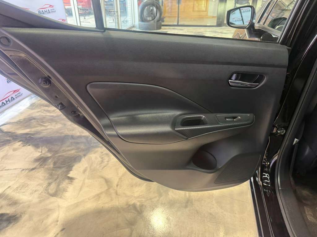Used 2025 Nissan Versa SV FWD image 31