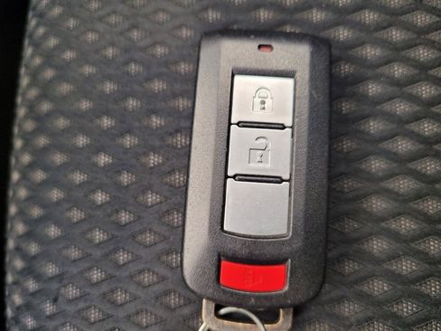 Used 2018 Mitsubishi Outlander SE FWD image 32