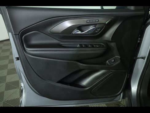 Used 2024 GMC Terrain SLT image 21