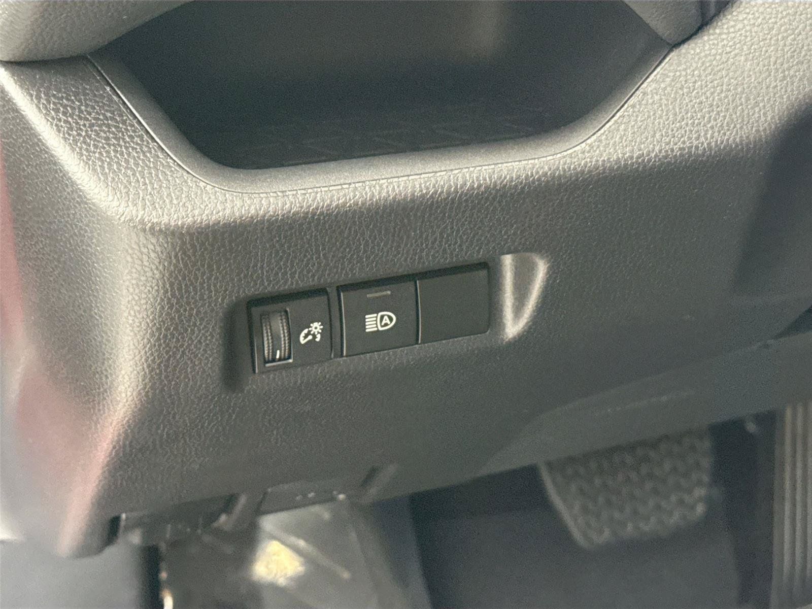 Certified 2025 Toyota RAV4 XLE FWD image 15