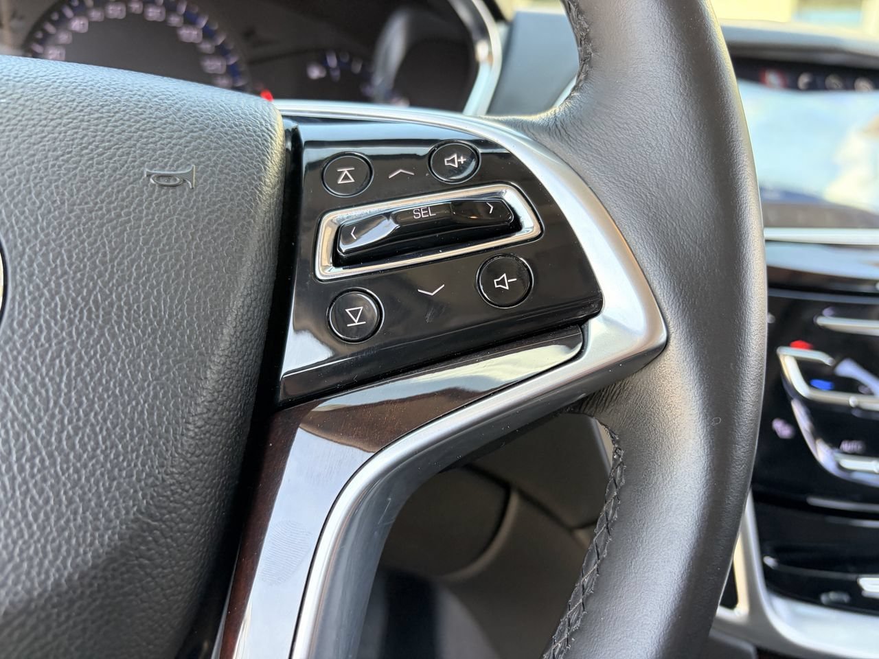 Used 2015 Cadillac SRX Luxury w/ Driver Awareness Package FWD image 22