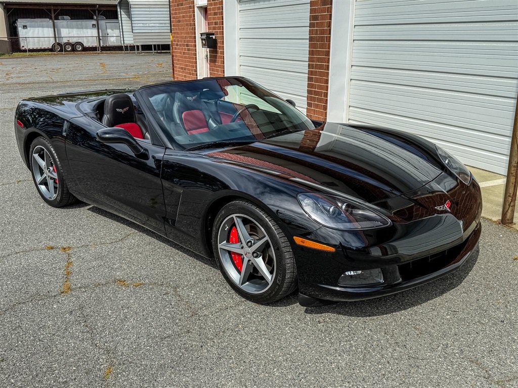 Used 2011 Chevrolet Corvette Convertible w/ Preferred Equipment Group RWD image 28