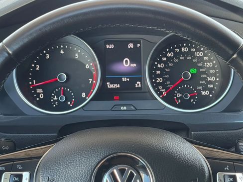 Used 2019 Volkswagen Tiguan SE w/ Panoramic Sunroof Package AWD/4WD image 32