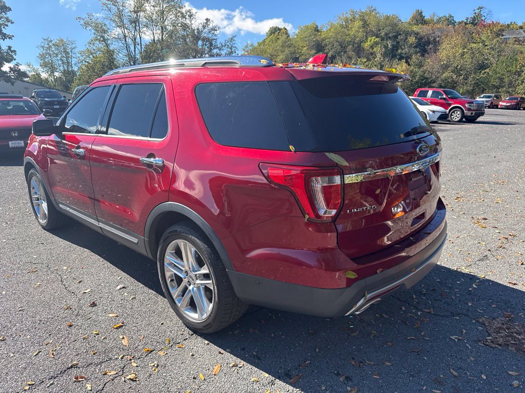 Used 2017 Ford Explorer Limited w/ Equipment Group 301A FWD image 3
