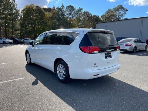Used 2023 Chrysler Voyager LX image 7