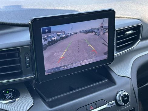 Used 2020 Ford Explorer XLT w/ Equipment Group 202A AWD/4WD image 27