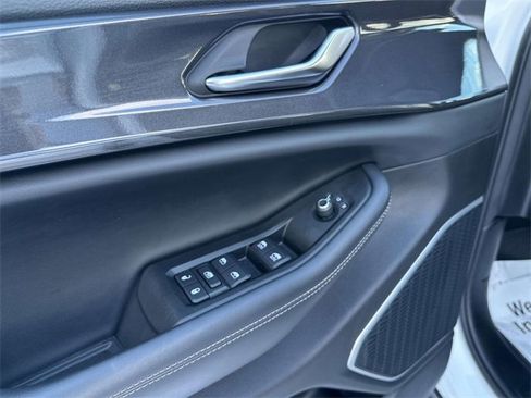 Used 2021 Jeep Grand Cherokee L Laredo image 14