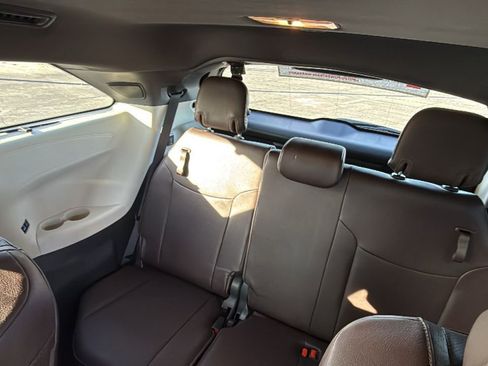 Certified 2024 Toyota Sienna Platinum image 37