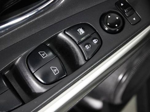 Certified 2020 Nissan Kicks SR image 20