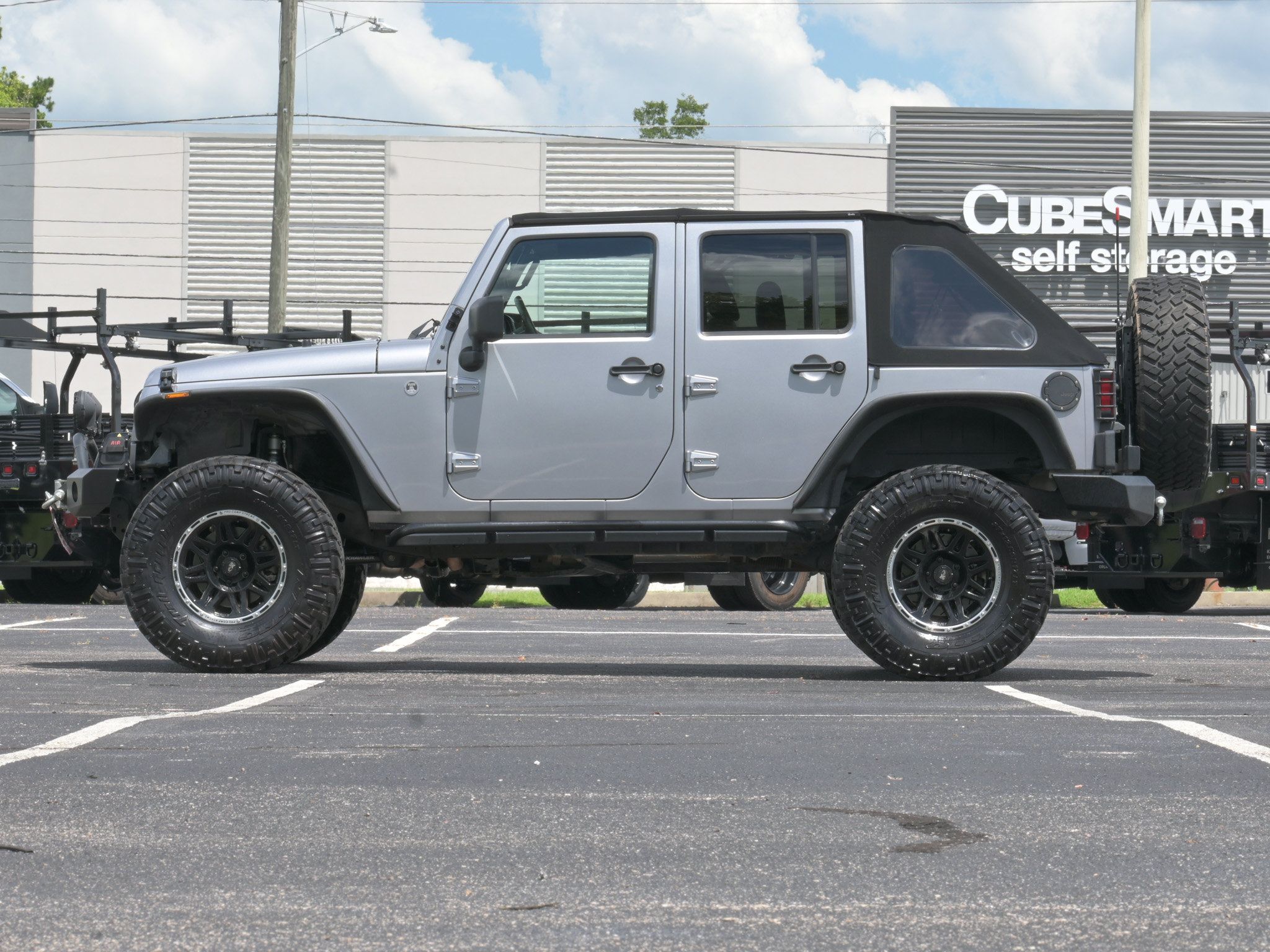 Used 2013 Jeep Wrangler Unlimited Rubicon w/ Connectivity Group AWD/4WD image 7
