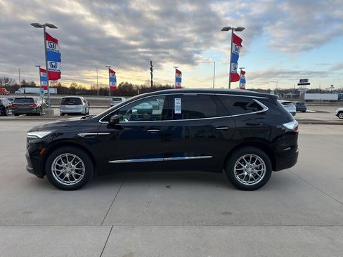 Used 2023 Buick Enclave Essence w/ Experience Buick Package image 8