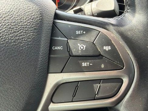 Used 2021 Jeep Cherokee Latitude Lux w/ Sun & Sound Group AWD/4WD image 24