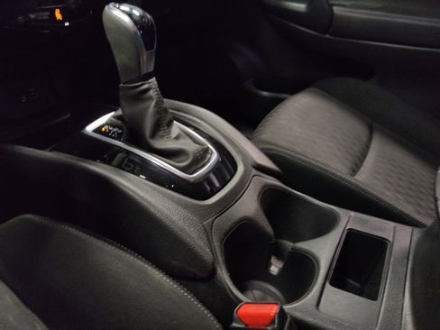 Used 2020 Nissan Rogue S FWD image 26