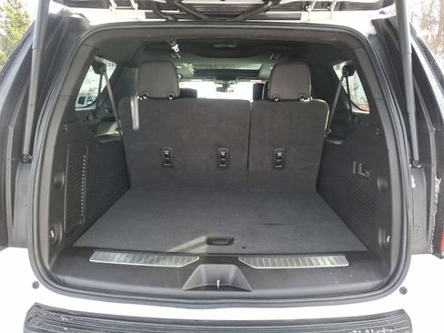 Used 2022 Chevrolet Suburban RST w/ Luxury Package image 28