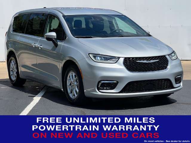 Used 2023 Chrysler Pacifica Touring-L FWD image 1