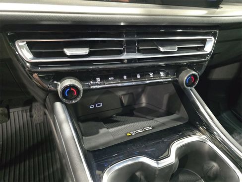 New 2026 Chevrolet Traverse LT image 25