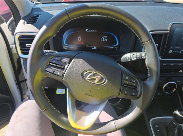 Certified 2026 Hyundai Venue SEL FWD image 11