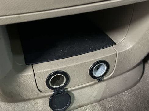 Used 2014 Chrysler Town & Country Touring FWD image 25
