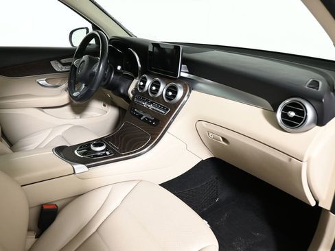 Used 2019 Mercedes-Benz GLC 300 4MATIC image 26