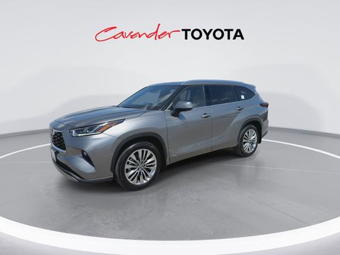 Certified 2026 Toyota Highlander Platinum image 4