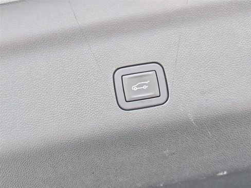 Used 2025 Chevrolet Tahoe Premier RWD image 34