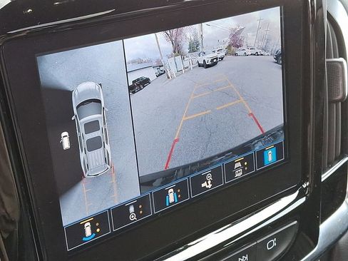 Used 2023 Chevrolet Traverse Premier image 20