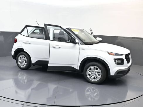 Certified 2026 Hyundai Venue SE FWD image 30