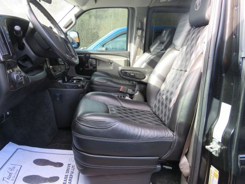 Used 2022 GMC Savana 2500 Extended image 16