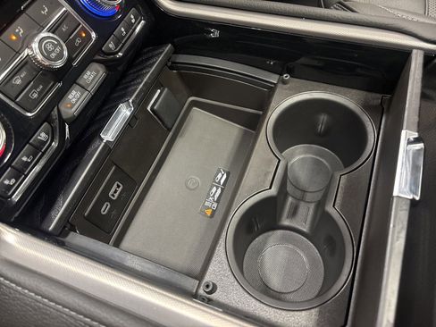 Used 2024 GMC Yukon XL Denali image 42