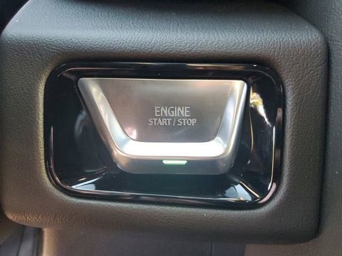 New 2025 GMC Yukon XL Denali image 24