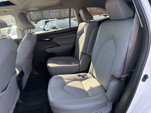 Used 2021 Toyota Highlander XLE image 21