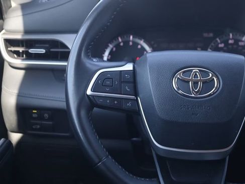 Used 2024 Toyota Highlander LE AWD/4WD image 13
