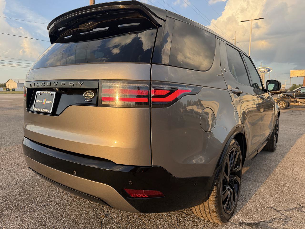 Used 2022 Land Rover Discovery HSE R-Dynamic AWD/4WD image 9