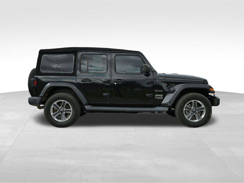 Used 2018 Jeep Wrangler Unlimited Sahara AWD/4WD image 39