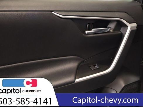 Used 2021 Toyota RAV4 XLE Premium image 26