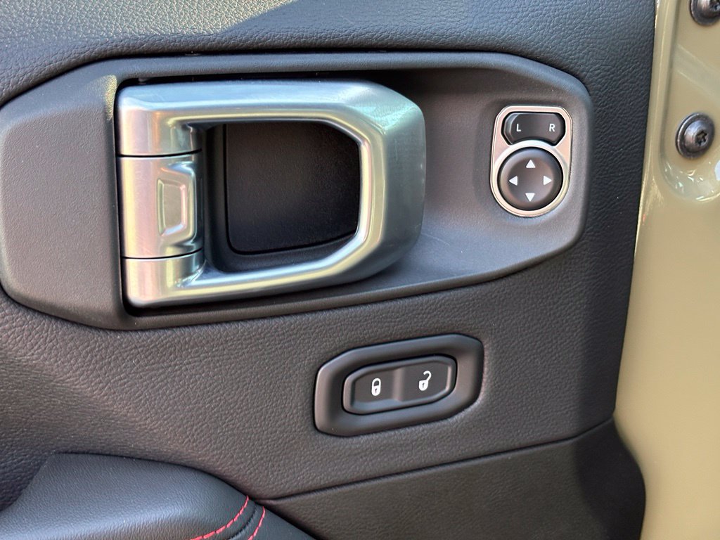 Used 2026 Jeep Wrangler Unlimited Rubicon AWD/4WD image 24