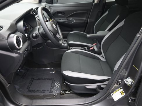 Used 2025 Nissan Versa S w/ Trunk Package image 14