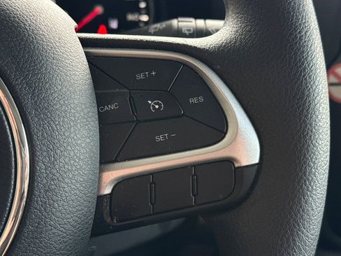 Used 2023 Jeep Renegade Latitude image 28