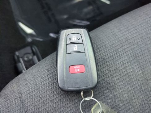 Used 2018 Toyota C-HR XLE image 27