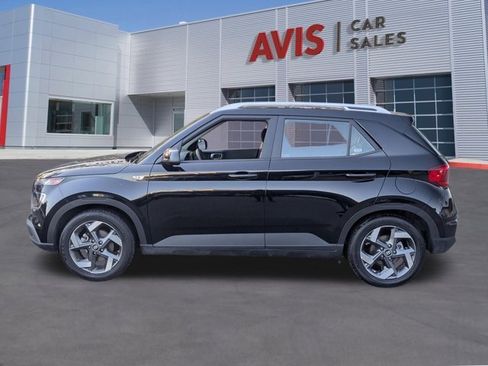 Used 2025 Hyundai Venue SEL image 10