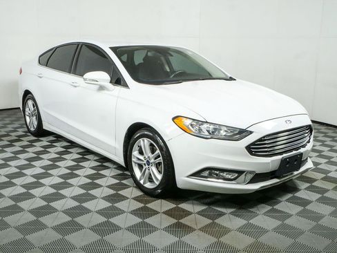 Used 2018 Ford Fusion SE FWD image 1