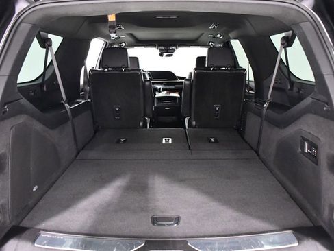 Used 2022 Cadillac Escalade ESV Premium Luxury image 24