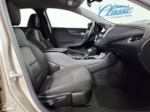 Used 2025 Chevrolet Malibu LS FWD image 12