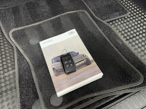 Used 2025 Land Rover Defender 110 S image 81