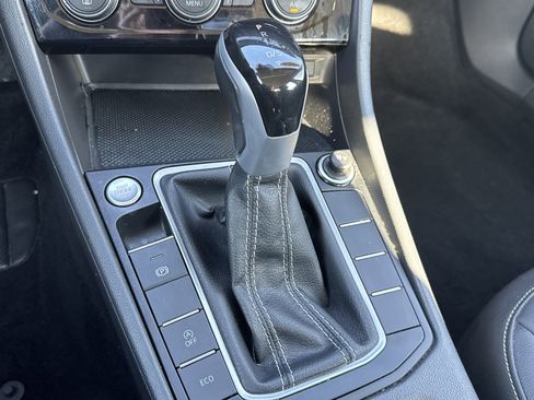 Used 2024 Volkswagen Jetta SE image 15