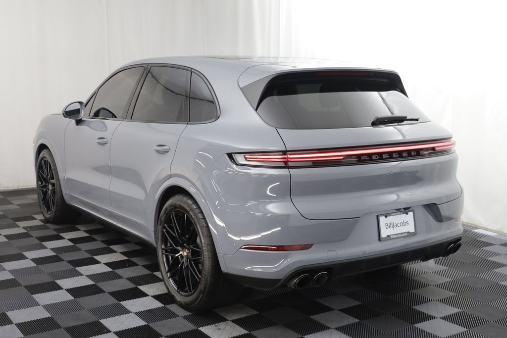 Used 2025 Porsche Cayenne AWD/4WD image 17